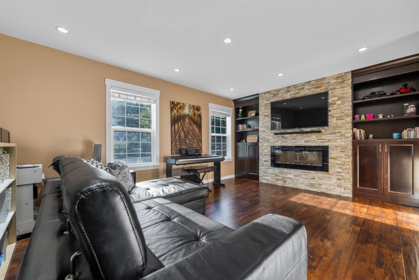 Walk-In Closet Photo of 3604 Mcrae Crescent, Port Coquitlam, BC