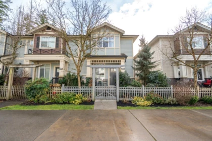 20450 84 Avenue, Langley, BC, Langley — Row House (Non-Strata) for sale