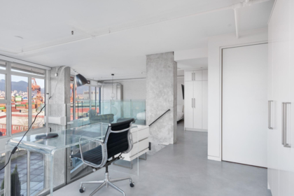 Entry Foyer Photo of 624 289 Alexander Street, Vancouver, BC