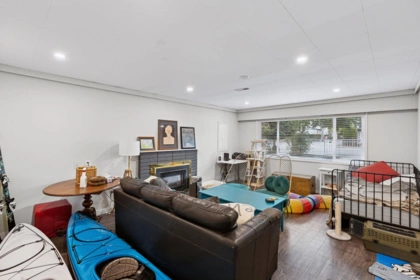 Entry Foyer Photo of 651 E 17th Avenue, Vancouver, BC