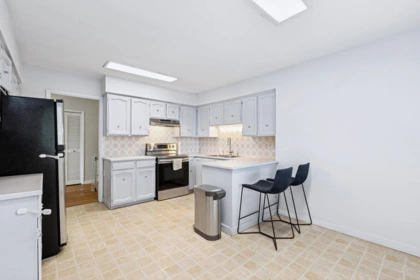 Primary Bathroom Photo of 651 E 17th Avenue, Vancouver, BC
