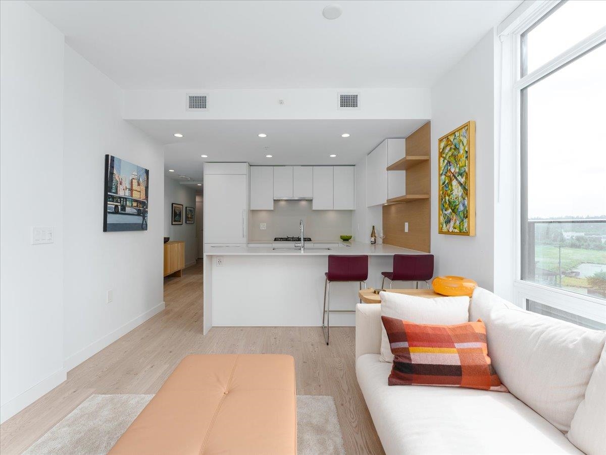 Family Room Photo of 502 2181 Madison Avenue, Burnaby, BC