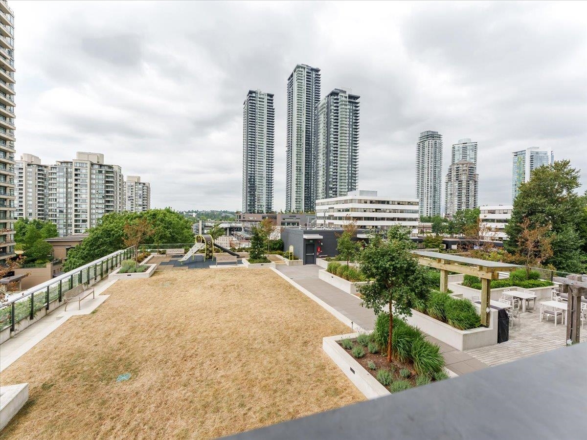 Guest Bathroom Photo of 502 2181 Madison Avenue, Burnaby, BC