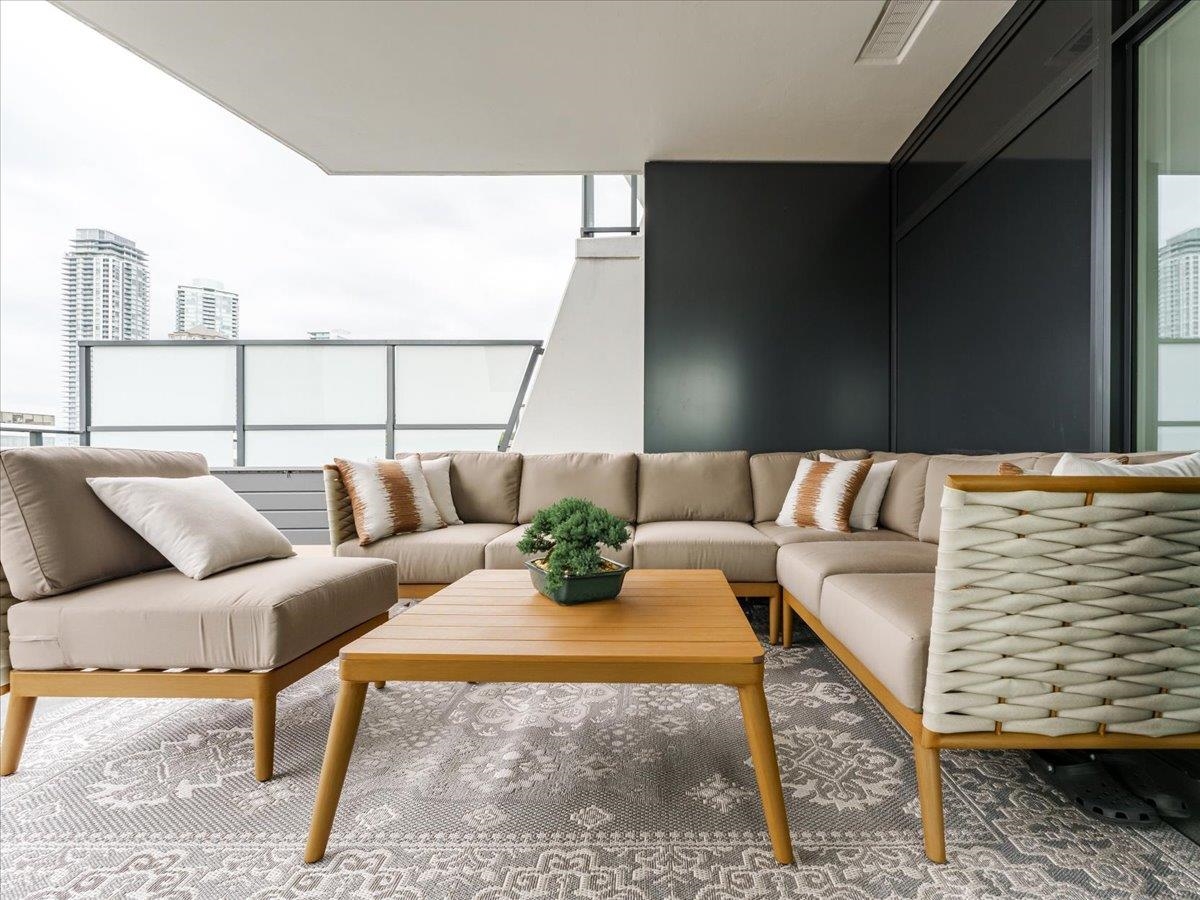 Walk-In Closet Photo of 502 2181 Madison Avenue, Burnaby, BC