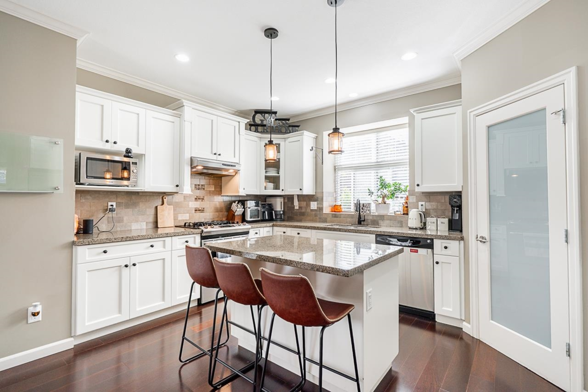 Walk-In Closet Photo of 20840 69 Avenue, Langley, BC