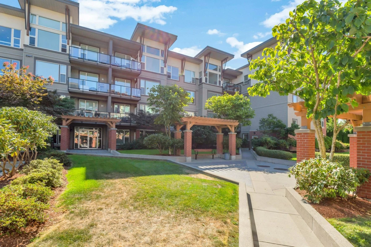 Exterior Front Photo of 314 33539 Holland Avenue, Abbotsford, BC