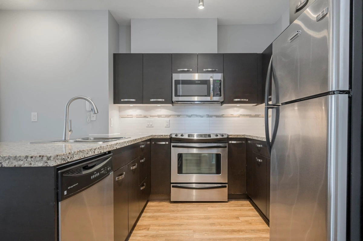Walk-In Closet Photo of 314 33539 Holland Avenue, Abbotsford, BC