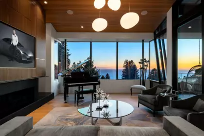 Breakfast Nook Photo of 13386 Marine Drive, Surrey, BC