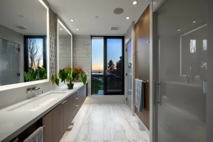 Mudroom Photo of 13386 Marine Drive, Surrey, BC
