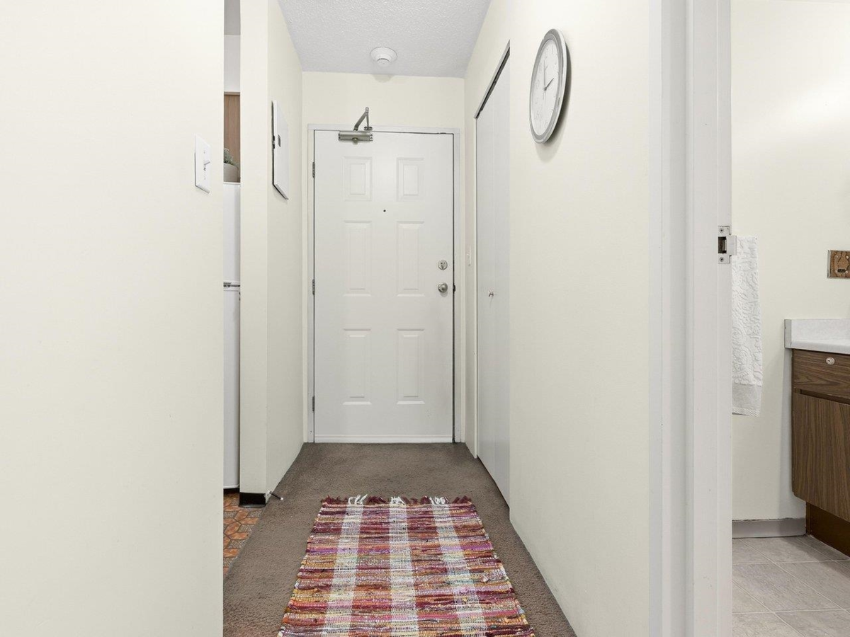Dining Area Photo of 306 428 Agnes Street, New Westminster, BC
