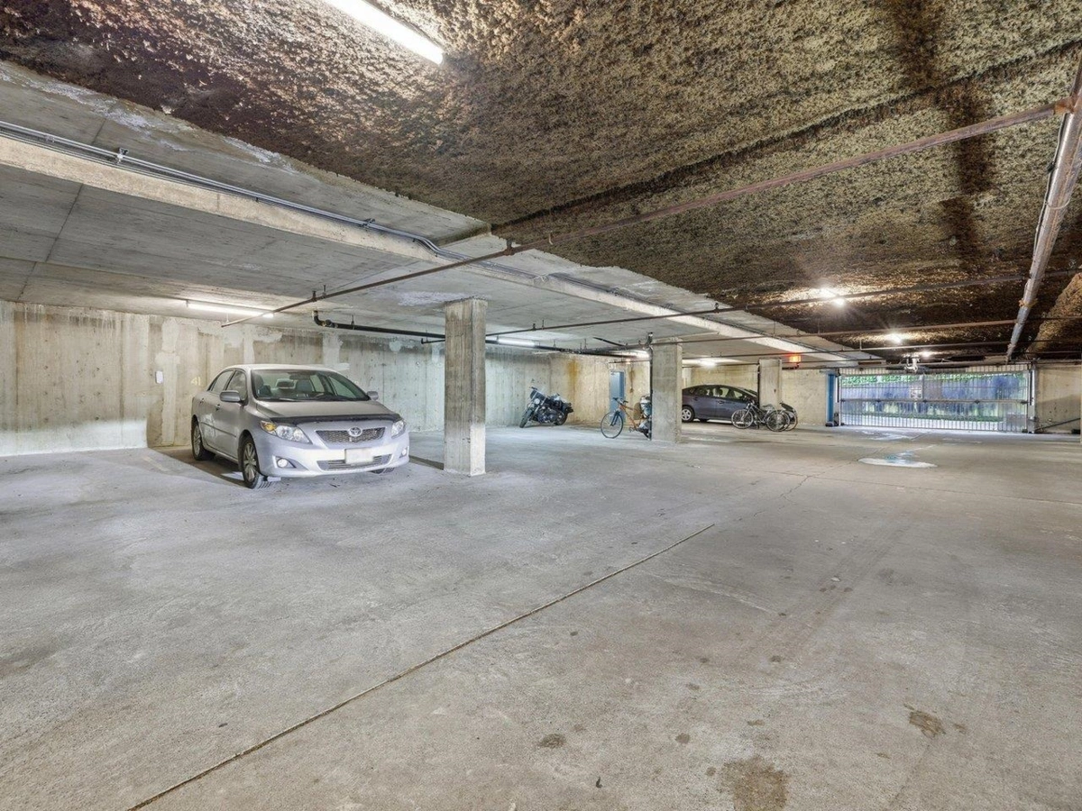 Entry Foyer Photo of 306 428 Agnes Street, New Westminster, BC