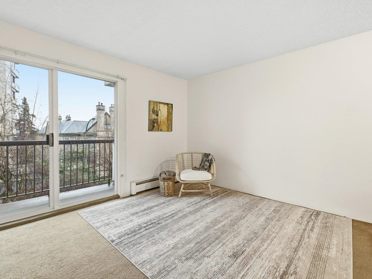 Kitchen Island Photo of 306 428 Agnes Street, New Westminster, BC