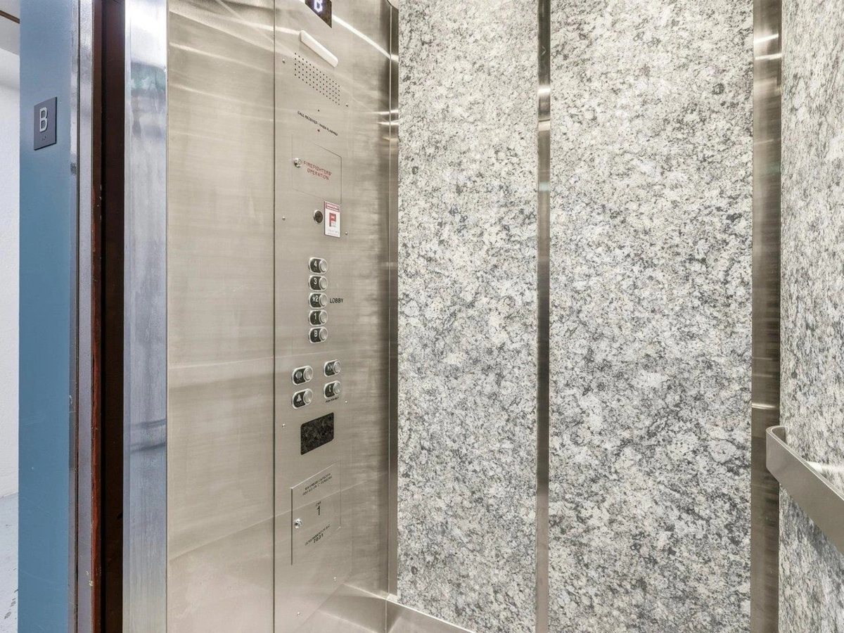 Mudroom Photo of 306 428 Agnes Street, New Westminster, BC