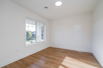 Entry Foyer Photo of 16711 16 Avenue, Surrey, BC