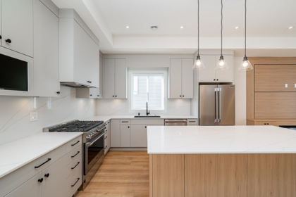Kitchen Island Photo of 16711 16 Avenue, Surrey, BC