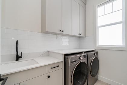 Walk-In Closet Photo of 16711 16 Avenue, Surrey, BC