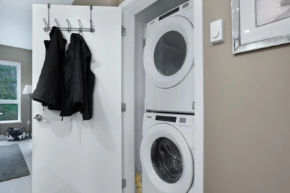 Walk-In Closet Photo of 312 3596 Malsum Drive, North Vancouver, BC