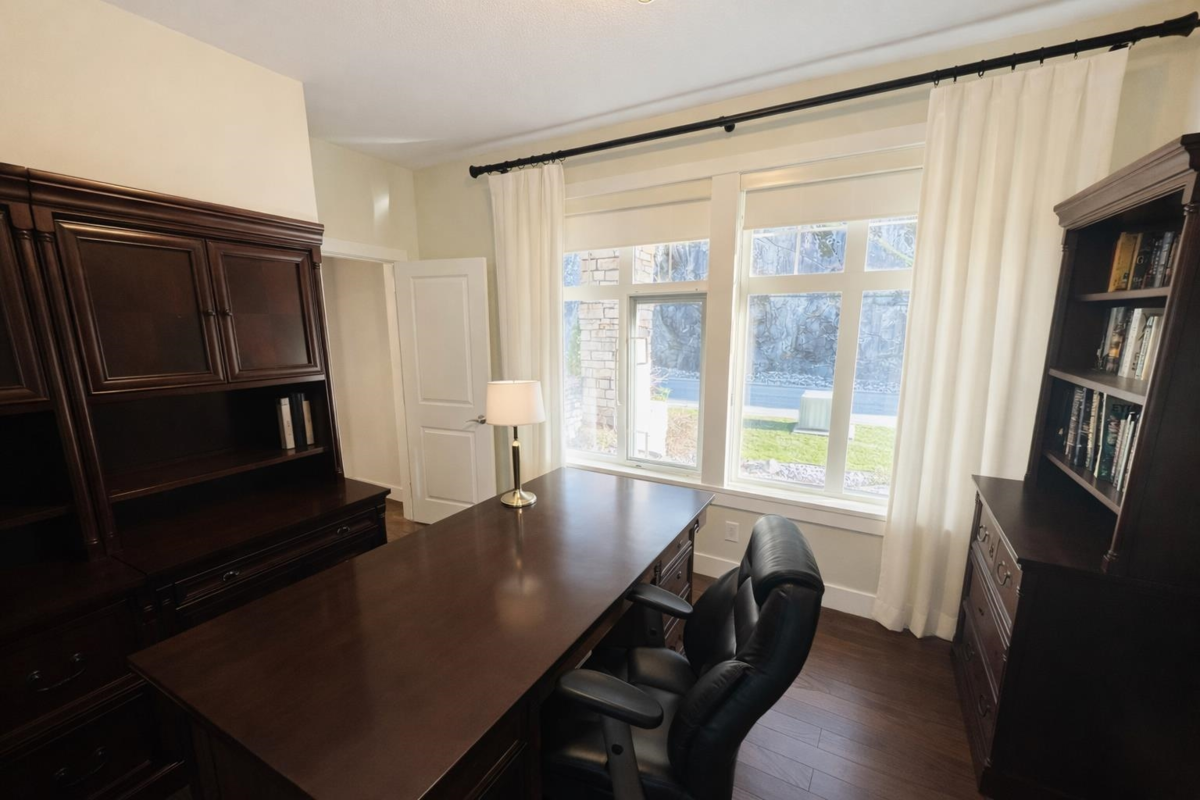 Dining Area Photo of 700 Ocean Crest Drive, Furry Creek, BC