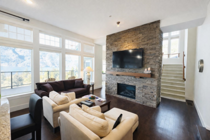 Living Room Photo of 700 Ocean Crest Drive, Furry Creek, BC