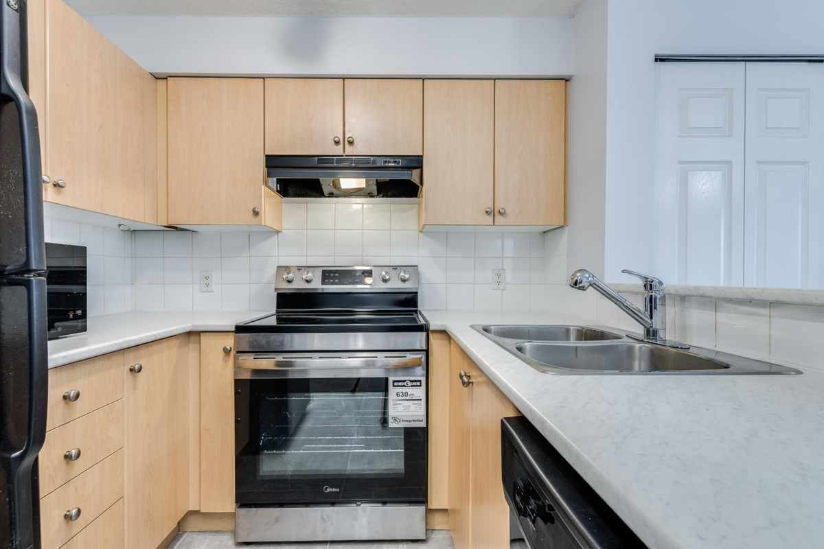 Primary Bathroom Photo of 2110 244 Sherbrooke Street, New Westminster, BC