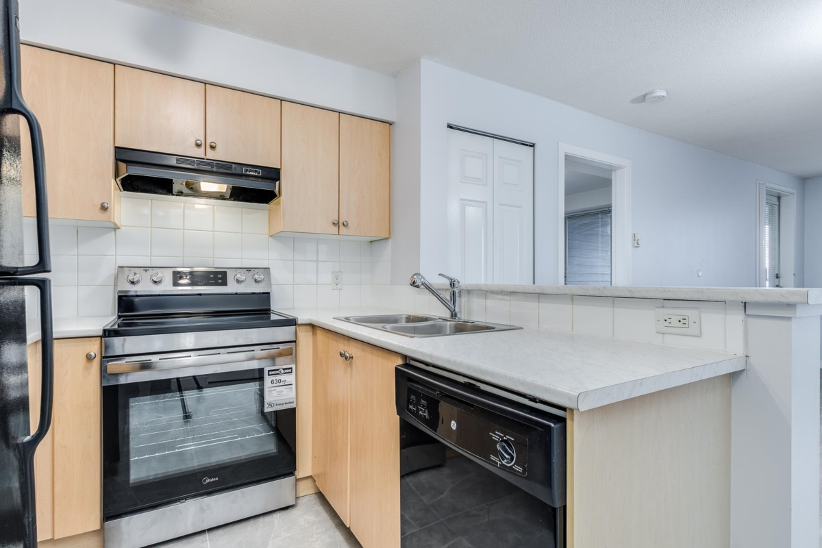 Primary Bedroom Photo of 2110 244 Sherbrooke Street, New Westminster, BC