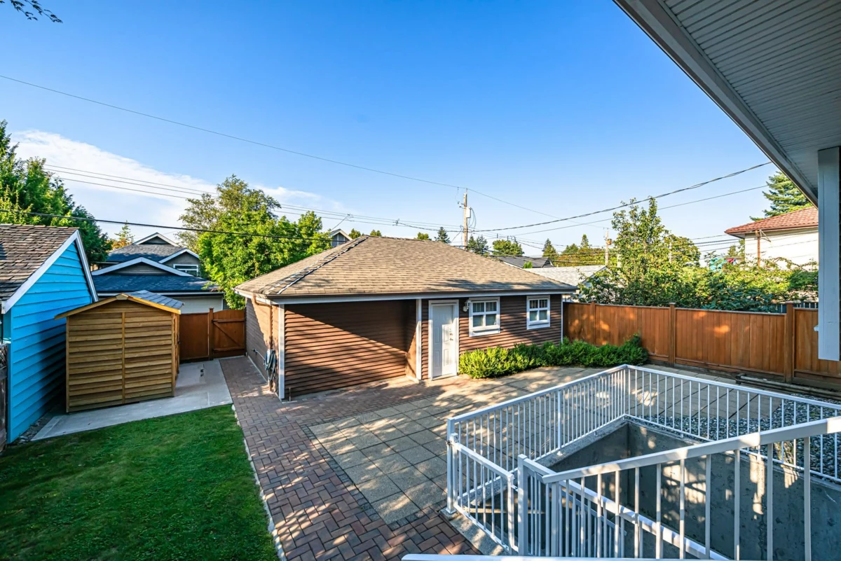 Swimming Pool Photo of 3941 W 19th Avenue, Vancouver, BC