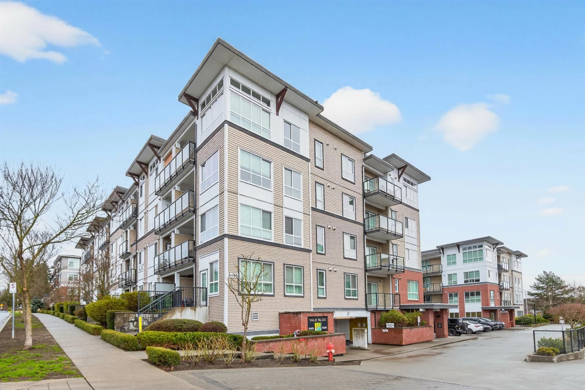 Exterior Front Photo of 310 6468 195a Street, Surrey, BC