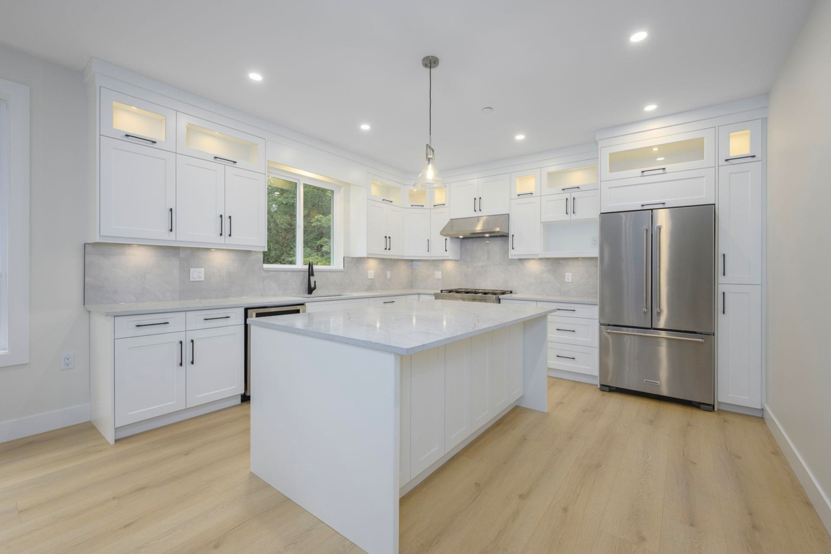 Breakfast Nook Photo of 23349 Cross Road, Maple Ridge, BC