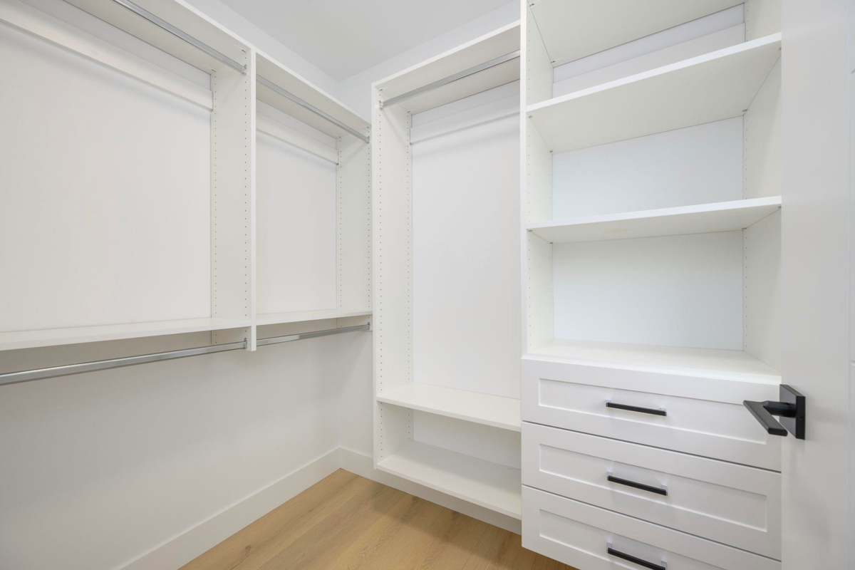 Hallway Photo of 23349 Cross Road, Maple Ridge, BC