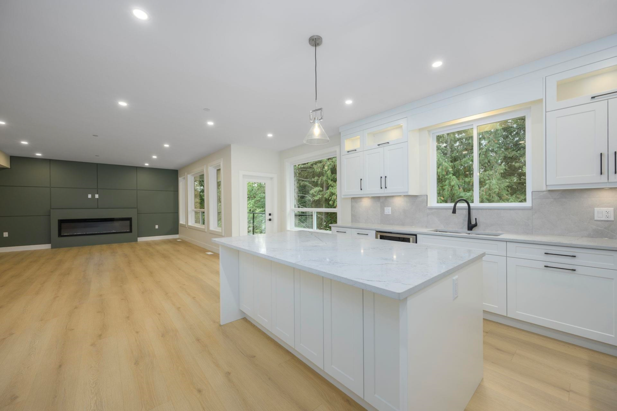 Walk-In Closet Photo of 23349 Cross Road, Maple Ridge, BC