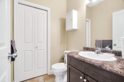 Powder Room Photo of 33382 Franklin Avenue, Abbotsford, BC