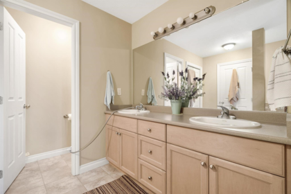 Primary Bathroom Photo of 33382 Franklin Avenue, Abbotsford, BC