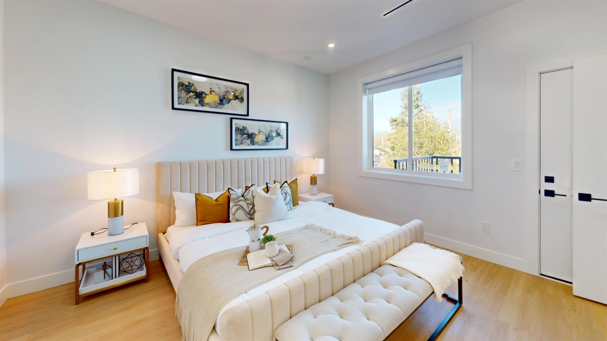 Kitchen Island Photo of 2825 Dundas Street, Vancouver, BC