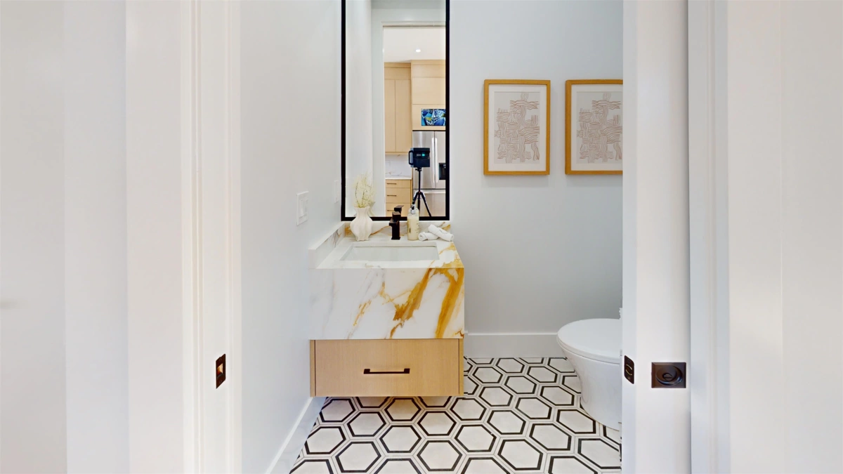 Kitchen Photo of 2825 Dundas Street, Vancouver, BC