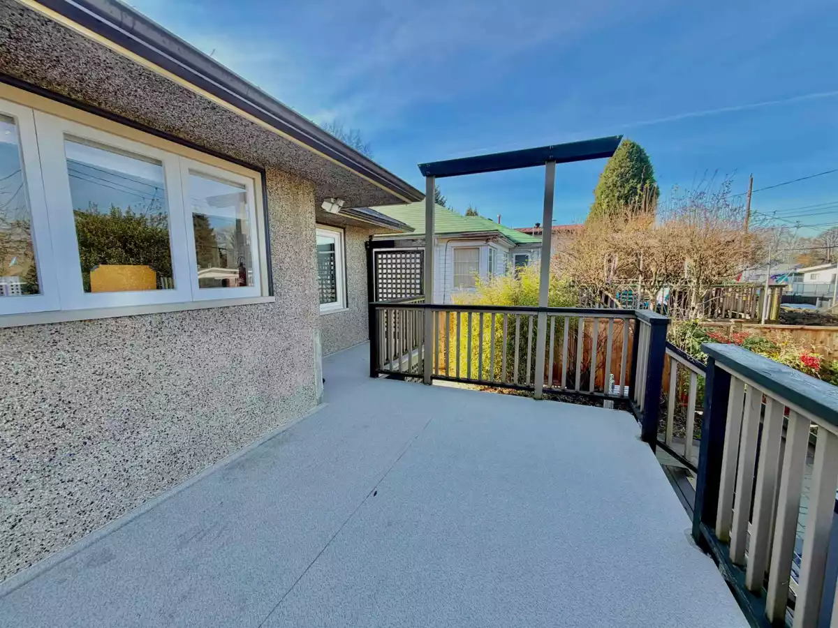 Entry Foyer Photo of 1165 E 26th Avenue, Vancouver, BC