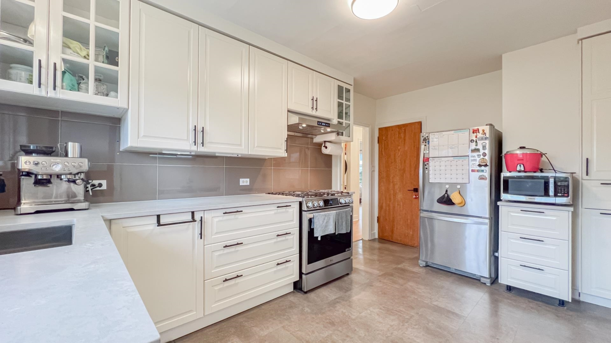 Kitchen Island Photo of 1165 E 26th Avenue, Vancouver, BC