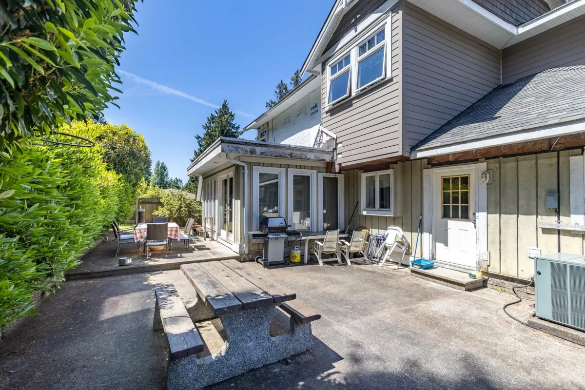 Front Yard Photo of 12522 26a Avenue, Surrey, BC