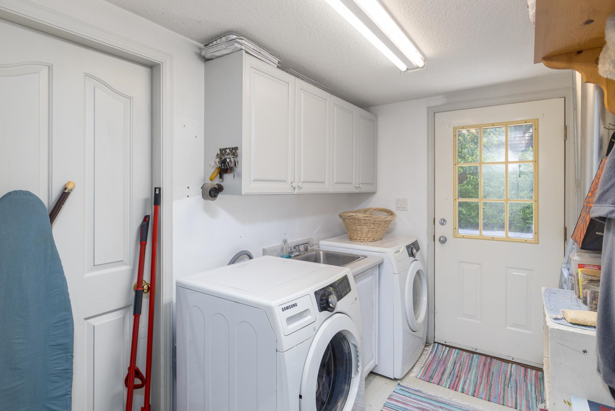 Guest Bathroom Photo of 12522 26a Avenue, Surrey, BC