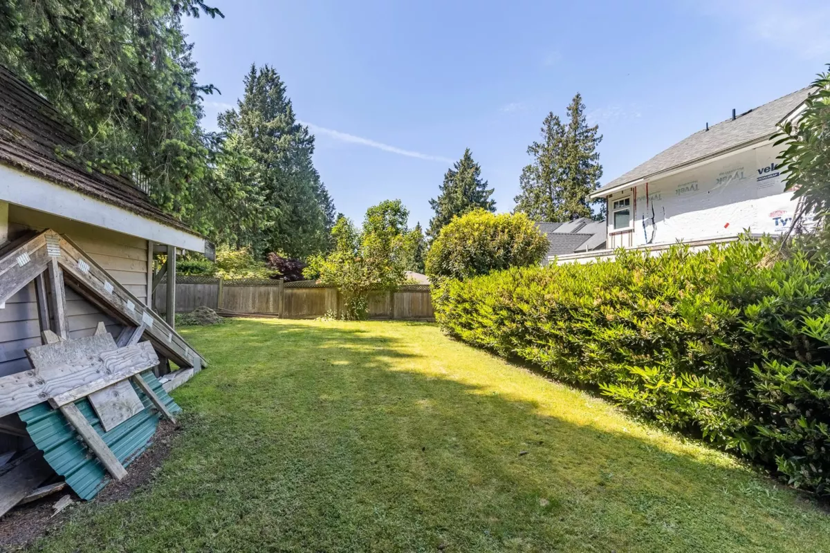 Swimming Pool Photo of 12522 26a Avenue, Surrey, BC