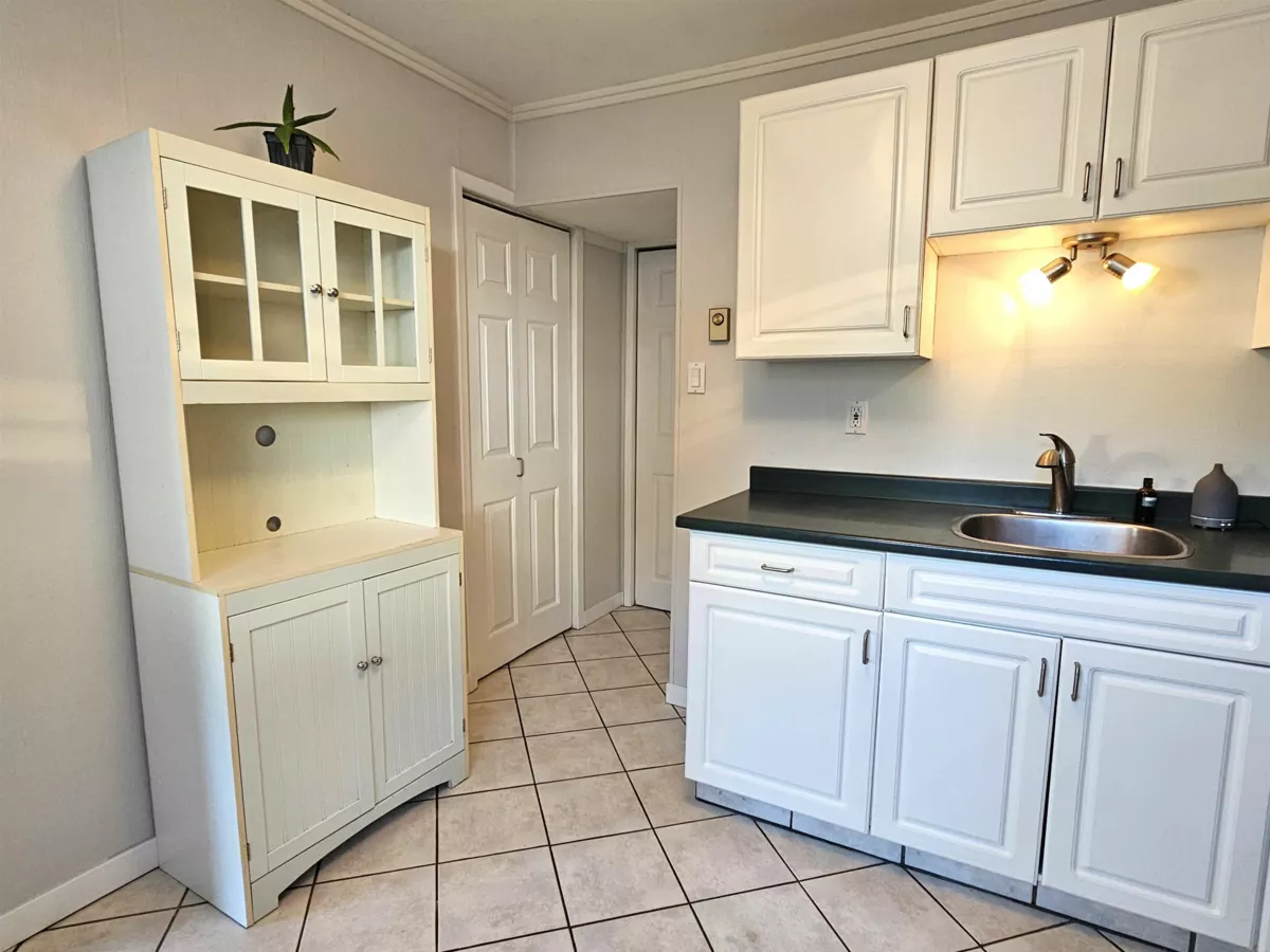 Kitchen Island Photo of 1502 Depot Road, Squamish, BC