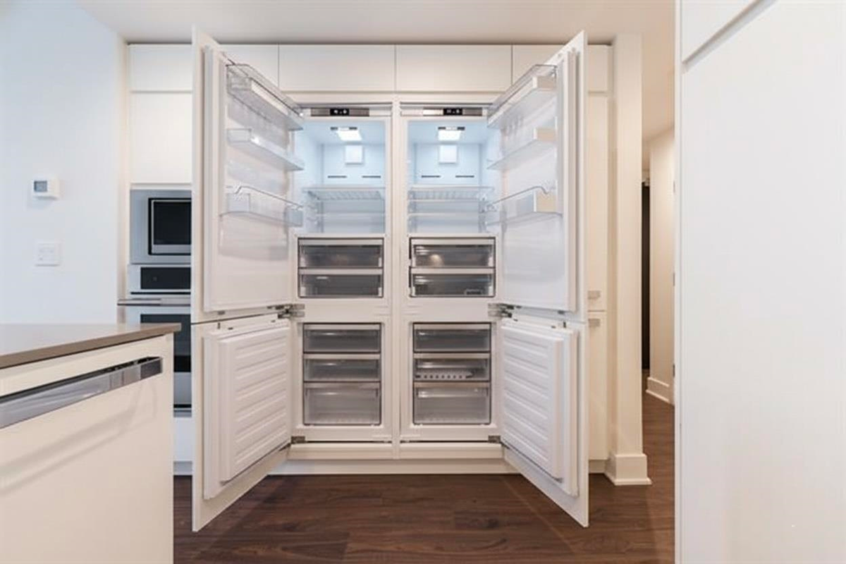 Kitchen Island Photo of 1305 450 Westview Street, Coquitlam, BC