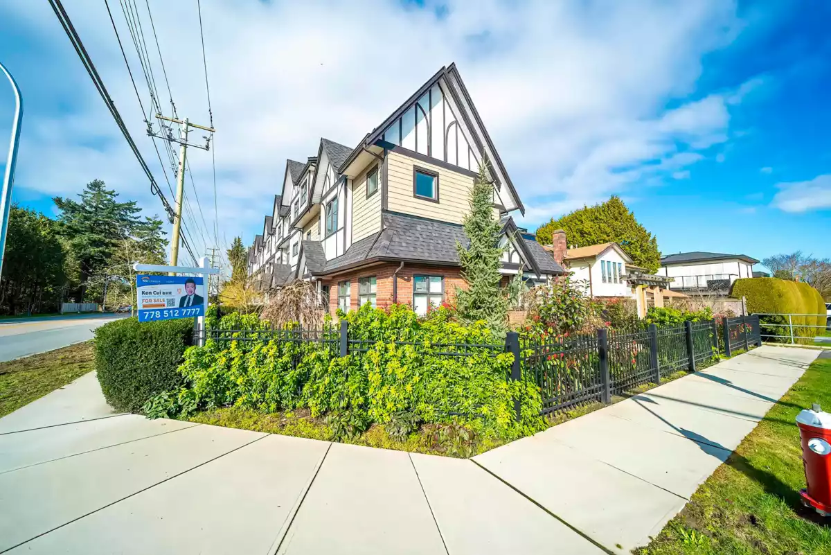Living Room Photo of 5 9899 Steveston Highway, Richmond, BC