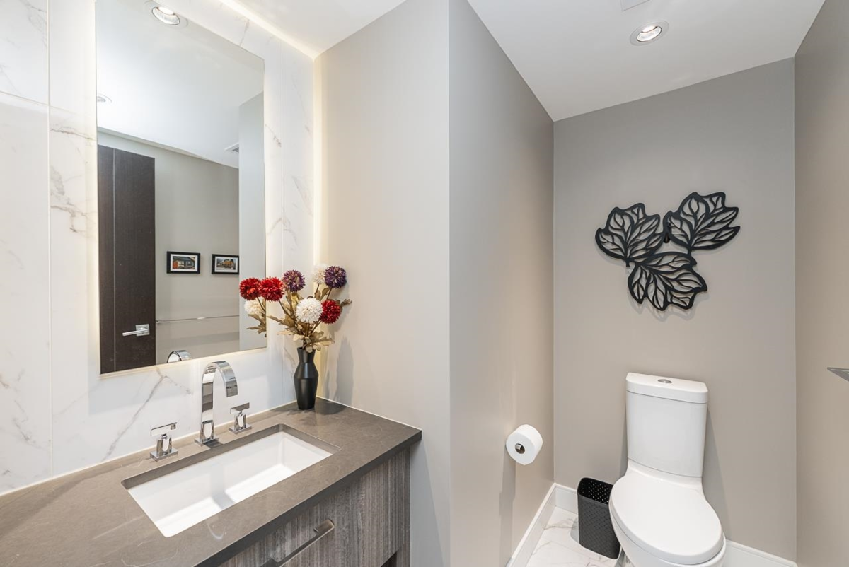 Hallway Photo of 1601 210 Salter Street, New Westminster, BC