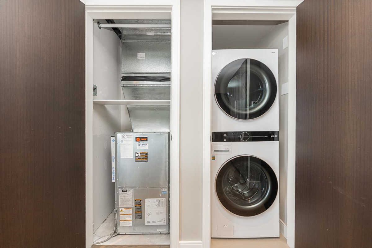Primary Bathroom Photo of 1601 210 Salter Street, New Westminster, BC