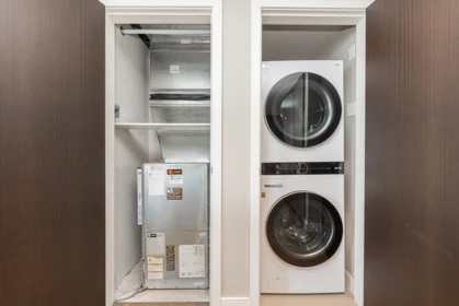 Walk-In Closet Photo of 1601 210 Salter Street, New Westminster, BC