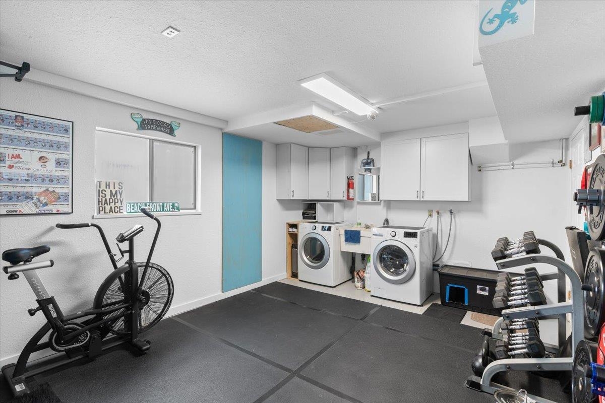 Basement Recreation Room Photo of 965 Keil Street, White Rock, BC