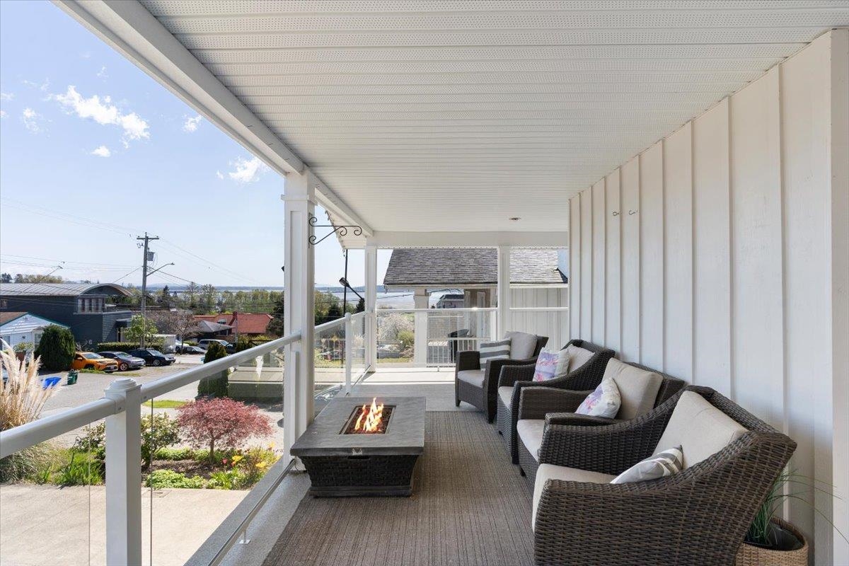 Guest Bathroom Photo of 965 Keil Street, White Rock, BC