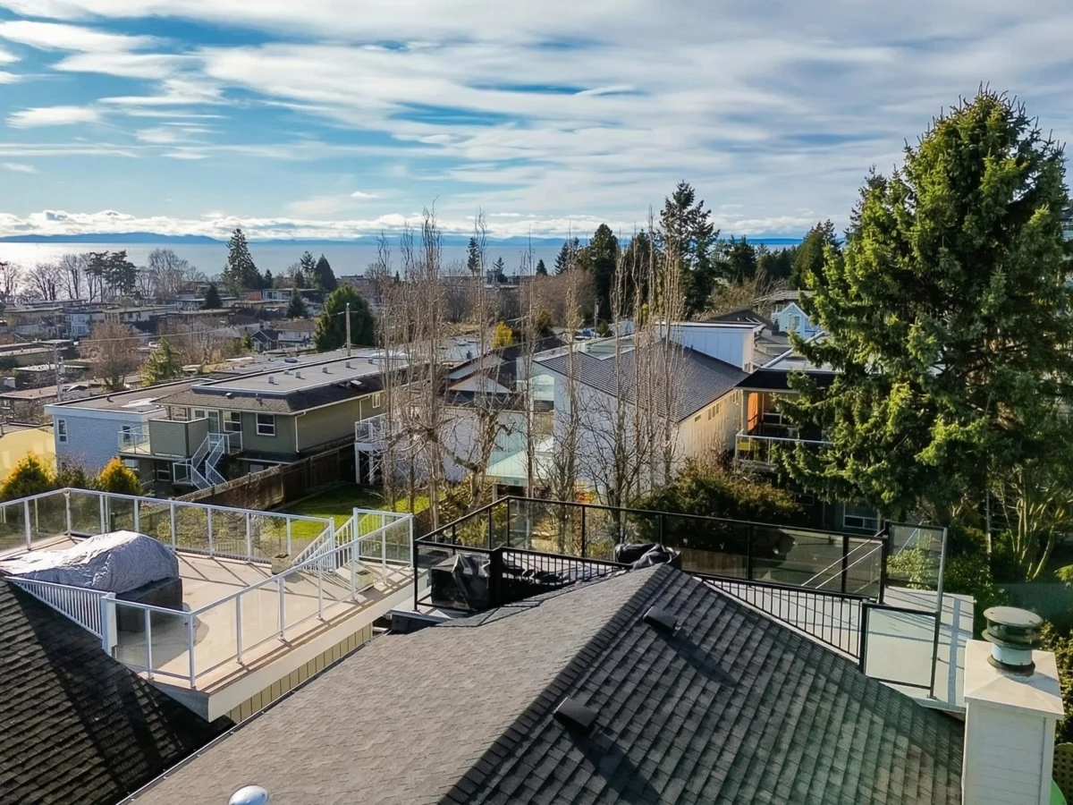 Hot Tub / Spa Photo of 965 Keil Street, White Rock, BC