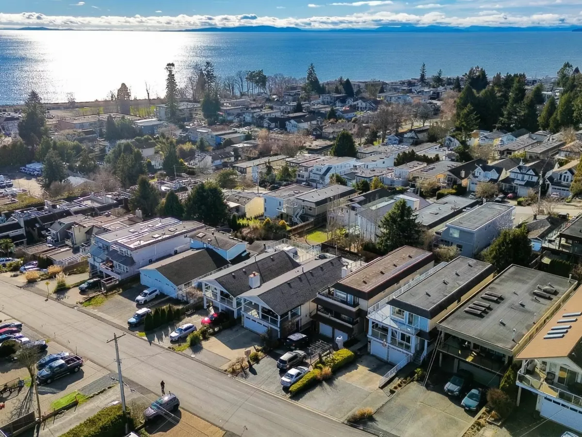 Living Room Photo of 965 Keil Street, White Rock, BC