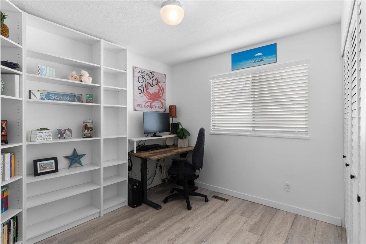 Office / Den Photo of 965 Keil Street, White Rock, BC